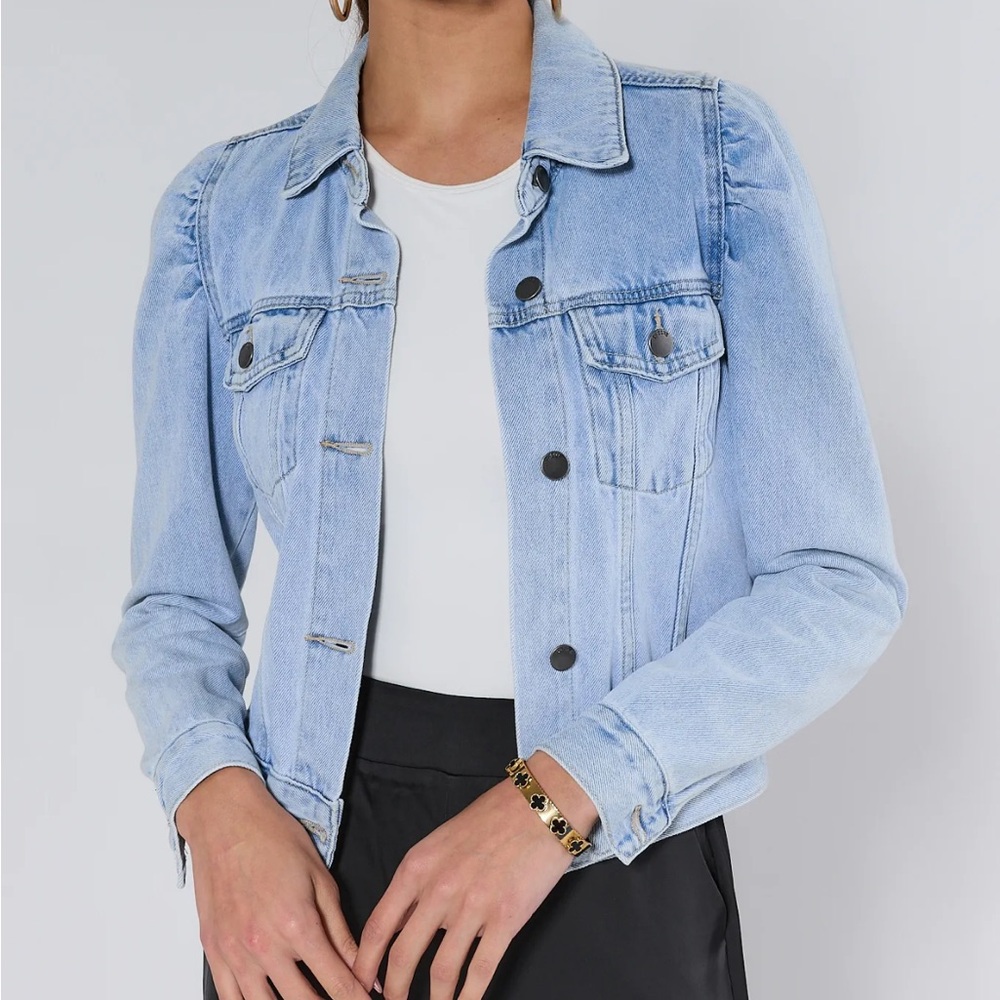 Women’s denim jacket- Avara- NWT size medium